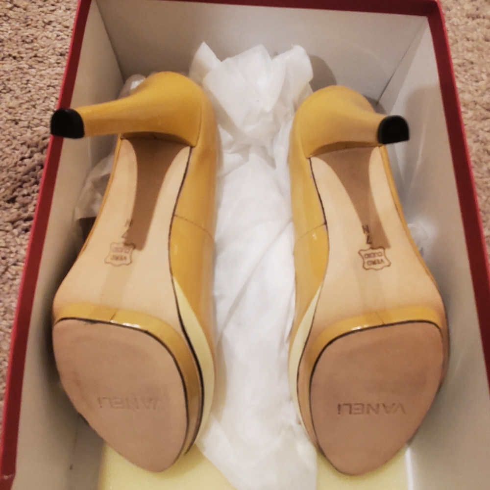 Shoes - Picture 3 of 4